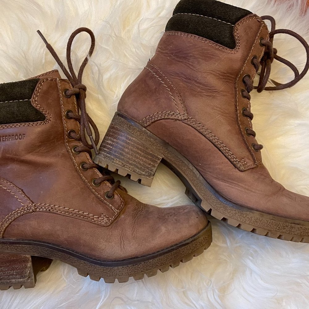 Cougar heeled, lace up, waterproof, winter boot